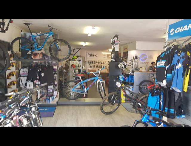 200M² BUSINESS TO LET IN BELLVILLE CENTRAL
